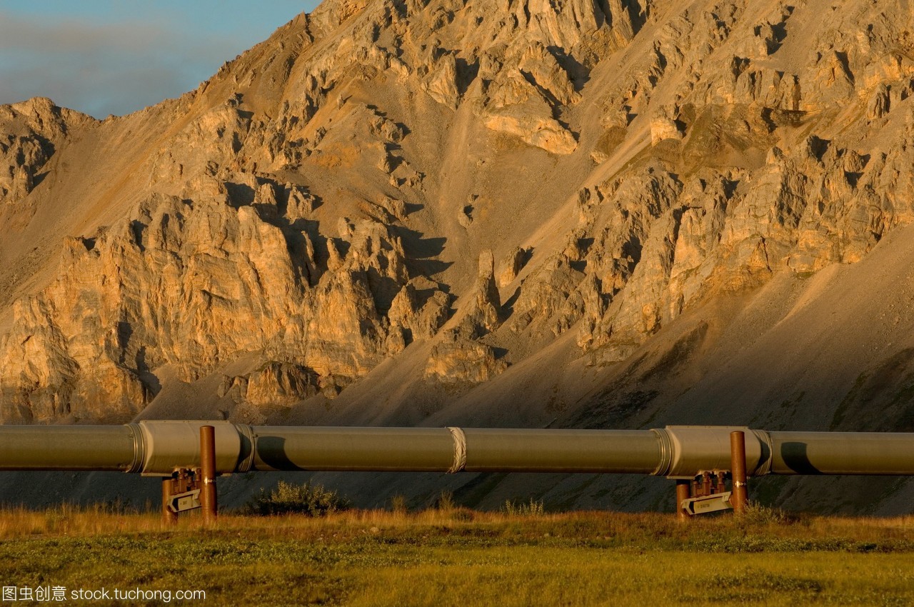 阿拉斯加輸油管道 北極能源動脈的挑戰與成就